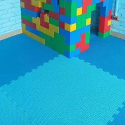 Мягкий модульный пол для детских игровых комнат 100x100 см., толщина 1,4 см тиснение Соты